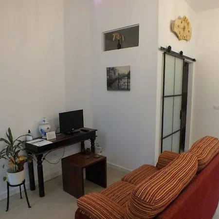 Oli 4 O 2 People Vut-lu-3838 Apartment