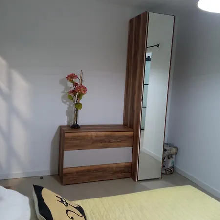 Oli 4 O 2 People Vut-lu-3838 مْبيفيرو